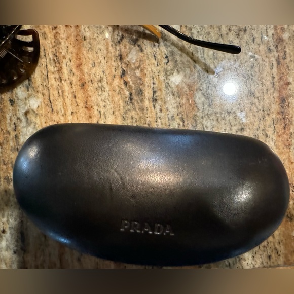 Beautiful gold-rimmed Prada sunglasses with logo. Case and cloth included! - Picture 13 of 16